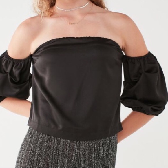 UO / Off The Shoulder Satin Blouse - Picture 3 of 5